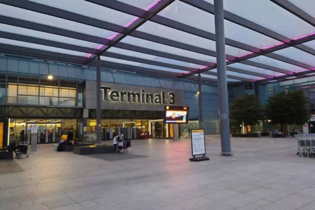 London-Heathrow-Terminal-3-Delta-Air-Lines-check-in-departure-hall-2026