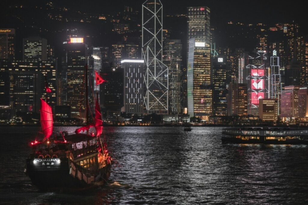 2. Cathay Pacific,  Hong Kong