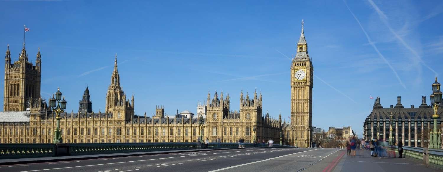 Free walking budget London tour near Big Ben
