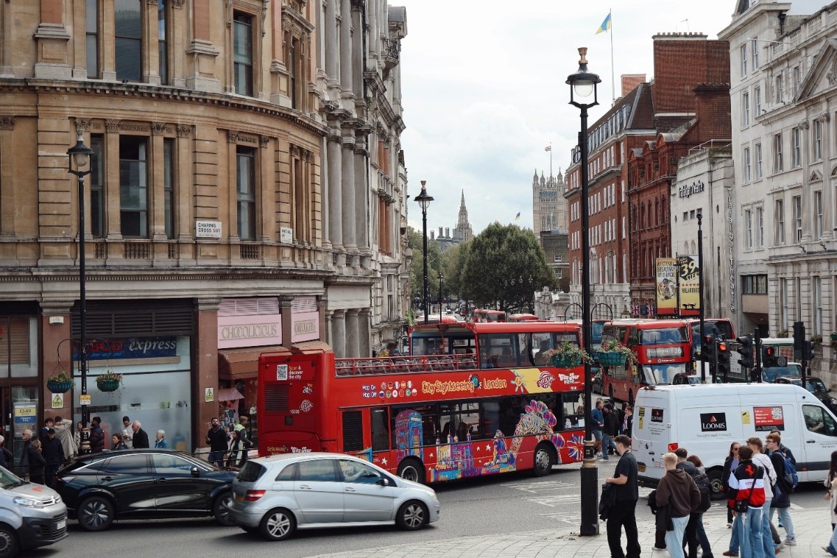 hop-on-hop-off bus london