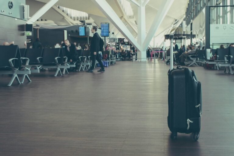 How to Set a 3-Digit Suitcase Lock in 2026 A Step-by-Step Guide for UK Travellers