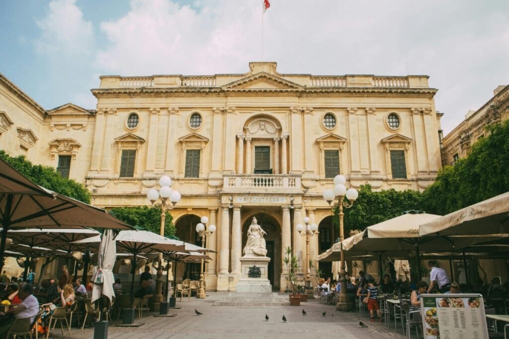 Local Dining Etiquette in Malta