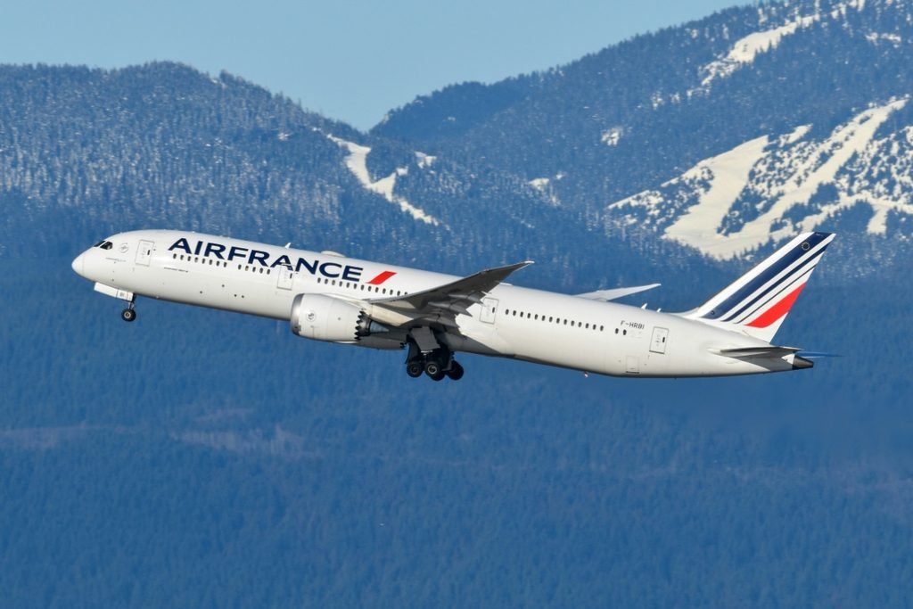 Why Book Your Flights to France With Air France