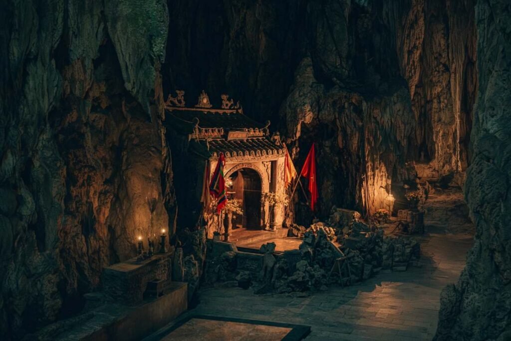 Thủy Sơn caves
